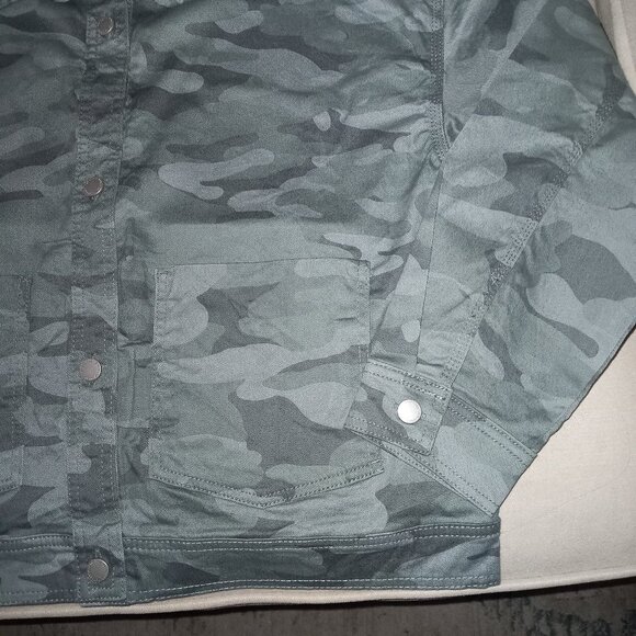 Democracy Twill Denim Camo Jacket sz L , NWT  B9 - Picture 7 of 8